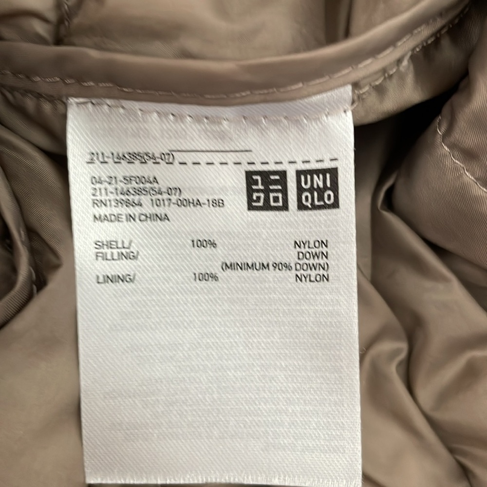 Set/4 Uniqlo Puffer Vests - Picture 12 of 16